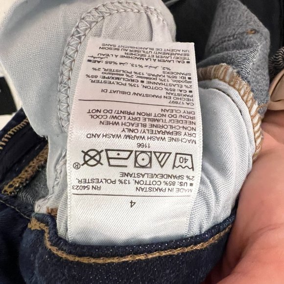 Old Navy Rockstar Super Skinny Jeans - Picture 4 of 4